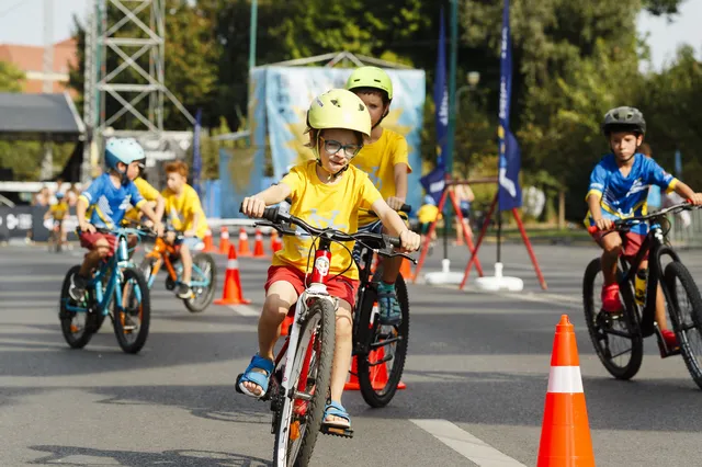 Cycling demonstration and skill challenges for children