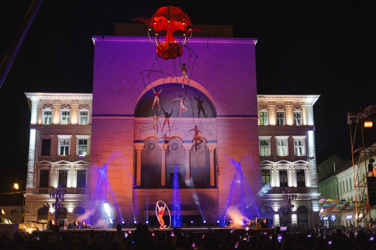 1 august 2026, în Piața Victoriei: Meraviglia | Fântâni dansante, flăcări și acrobații aeriene, spectacol, organizator: Casa de Cultură a Municipiului Timișoara, credit foto: Petru Cojocaru